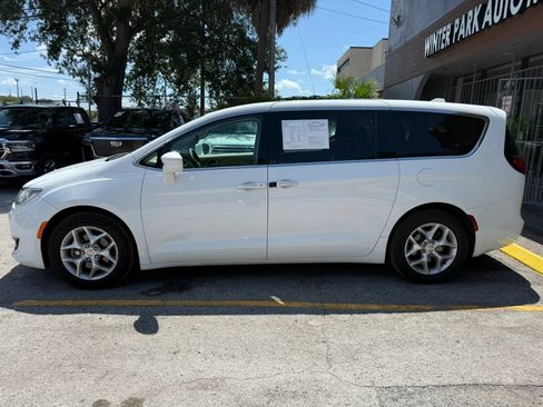 Used 2018 Chrysler Pacifica Touring Plus w/ Tire & Wheel Group FWD image 4