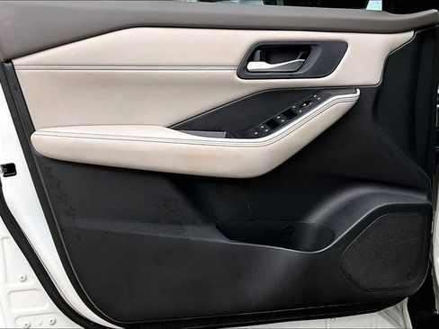 Used 2023 Nissan Rogue SV w/ SV Premium B Package image 22