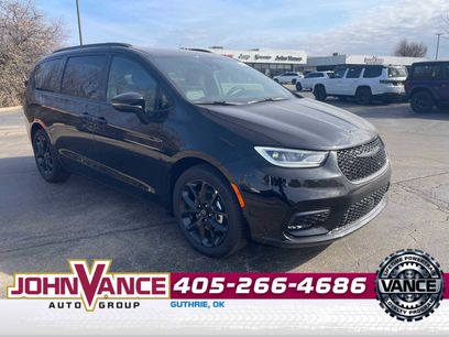 New 2026 Chrysler Pacifica Select w/ S Appearance Package