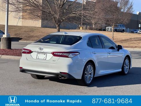 Used 2019 Toyota Camry XLE image 8