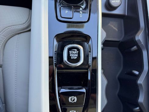 New 2026 Volvo XC60 B5 Ultra w/ Protection Package Premier image 18