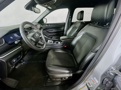 Used 2023 Jeep Grand Cherokee L Laredo RWD image 15