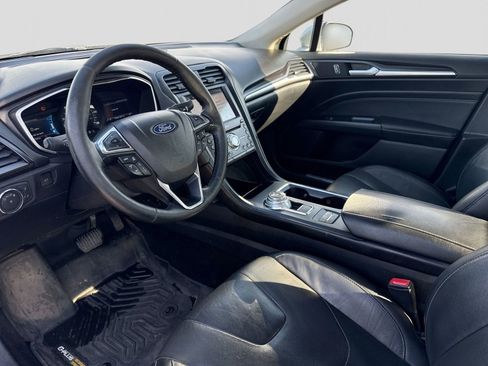 Used 2019 Ford Fusion Titanium image 2