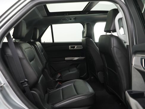 Used 2024 Ford Explorer XLT w/ Equipment Group 202A AWD/4WD image 12