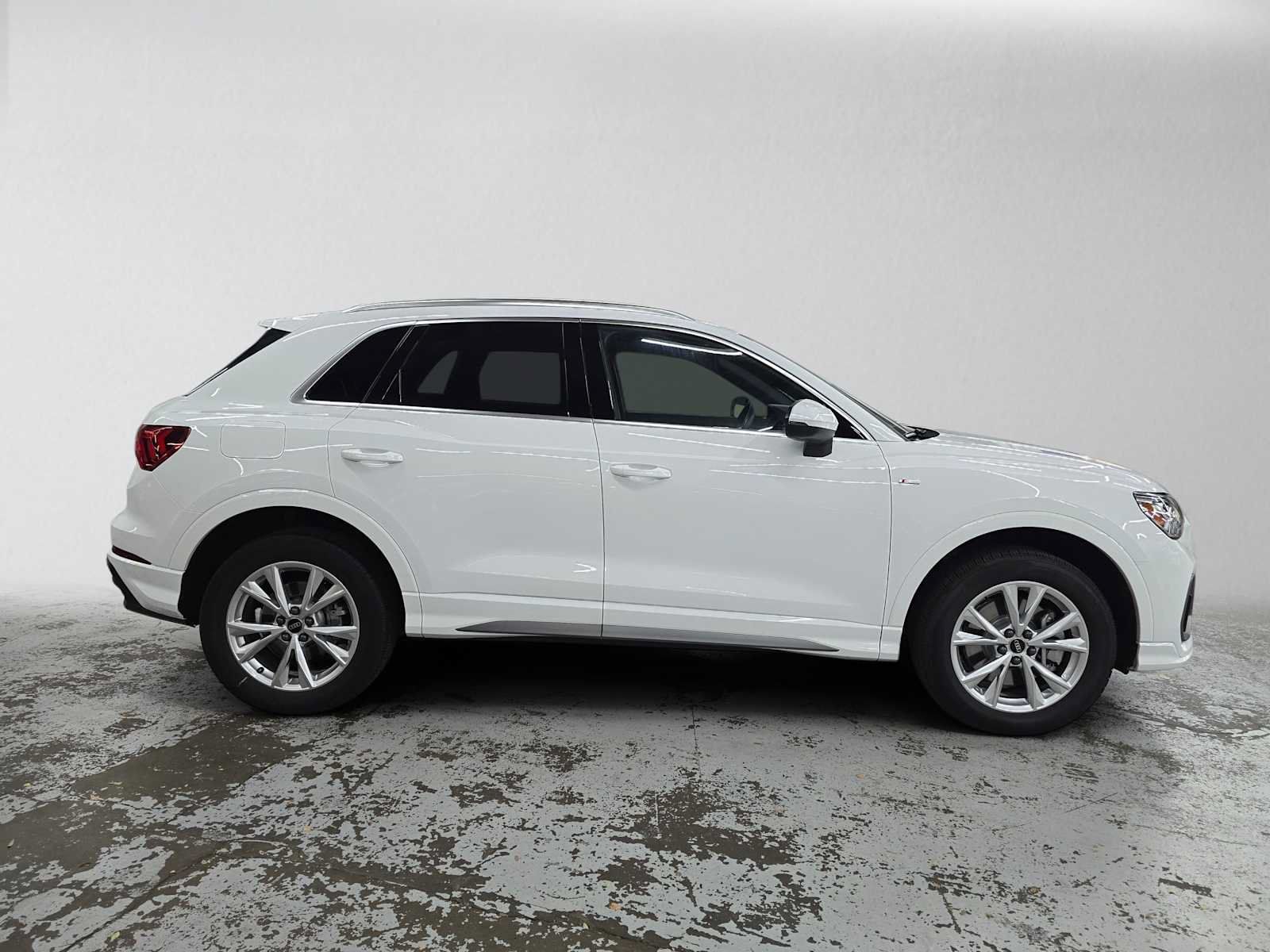 Used 2025 Audi Q3 2.0T Premium AWD/4WD image 2