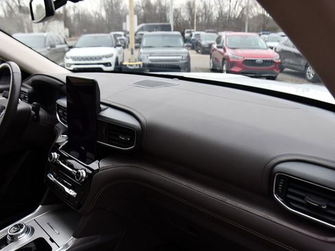 Used 2023 Ford Explorer Platinum w/ Technology Package image 15