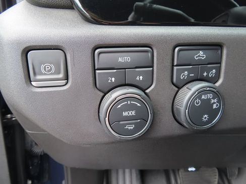Used 2022 Chevrolet Silverado 1500 LT w/ Protection Package AWD/4WD image 35