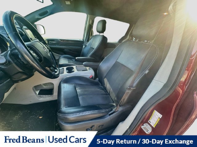 Used 2019 Dodge Grand Caravan SXT w/ Rear Park Assist Package FWD image 16