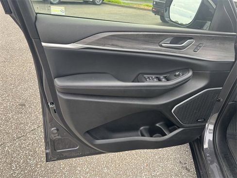 Used 2024 Jeep Grand Cherokee L Limited w/ Trailer Tow Package image 10