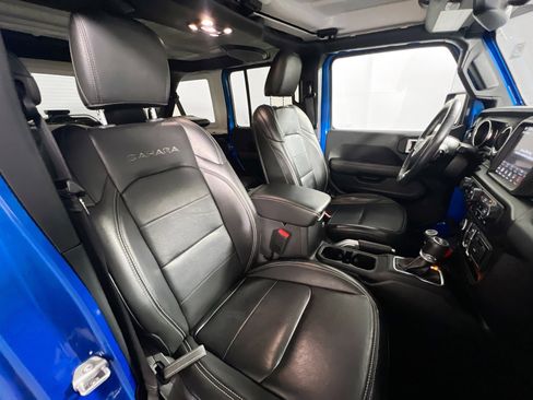 Used 2022 Jeep Wrangler Unlimited Sahara w/ Cold Weather Group AWD/4WD image 31