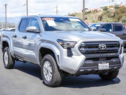 Certified 2024 Toyota Tacoma SR5 AWD/4WD image 3