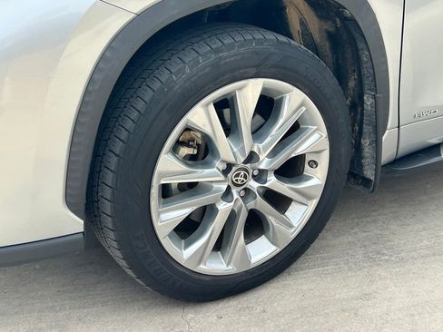 Used 2021 Toyota Highlander Limited image 9