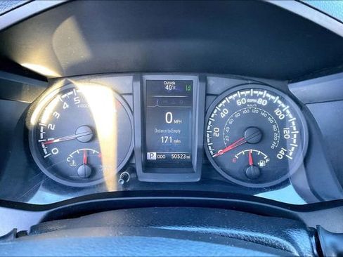 Used 2018 Toyota Tacoma SR image 10