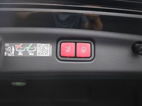 New 2025 Mercedes-Benz C 300 Sedan image 32