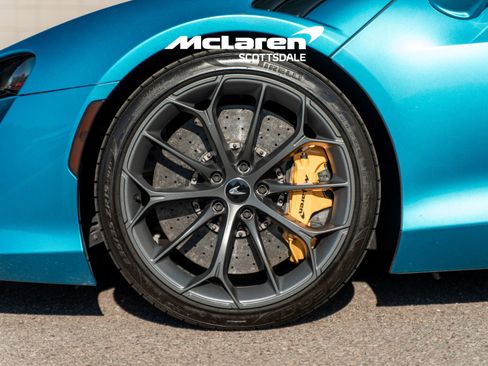 Used 2023 McLaren Artura image 18