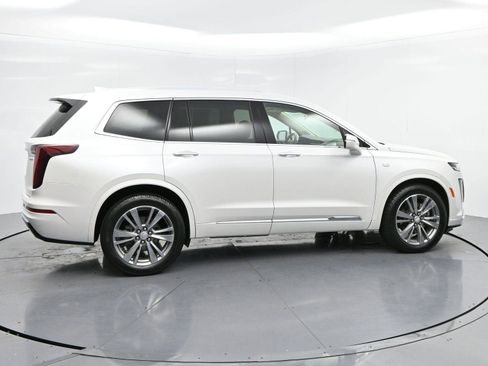 Used 2022 Cadillac XT6 Premium Luxury image 7