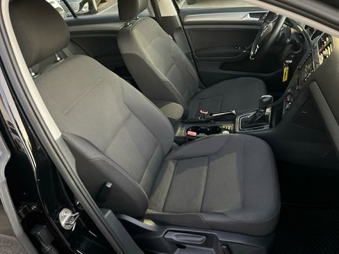 Used 2016 Volkswagen Golf S image 10