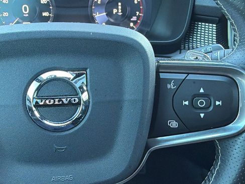 Used 2020 Volvo XC40 T5 R-Design image 23