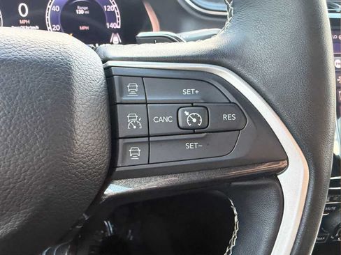 Used 2022 Jeep Grand Cherokee Altitude AWD/4WD image 15