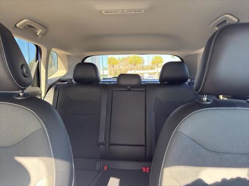 Used 2022 Volkswagen Taos SE w/ Driver Assistance Package FWD image 29