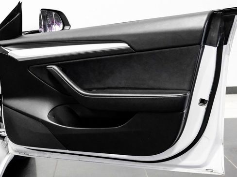 Used 2021 Tesla Model 3 Standard Range Plus image 33