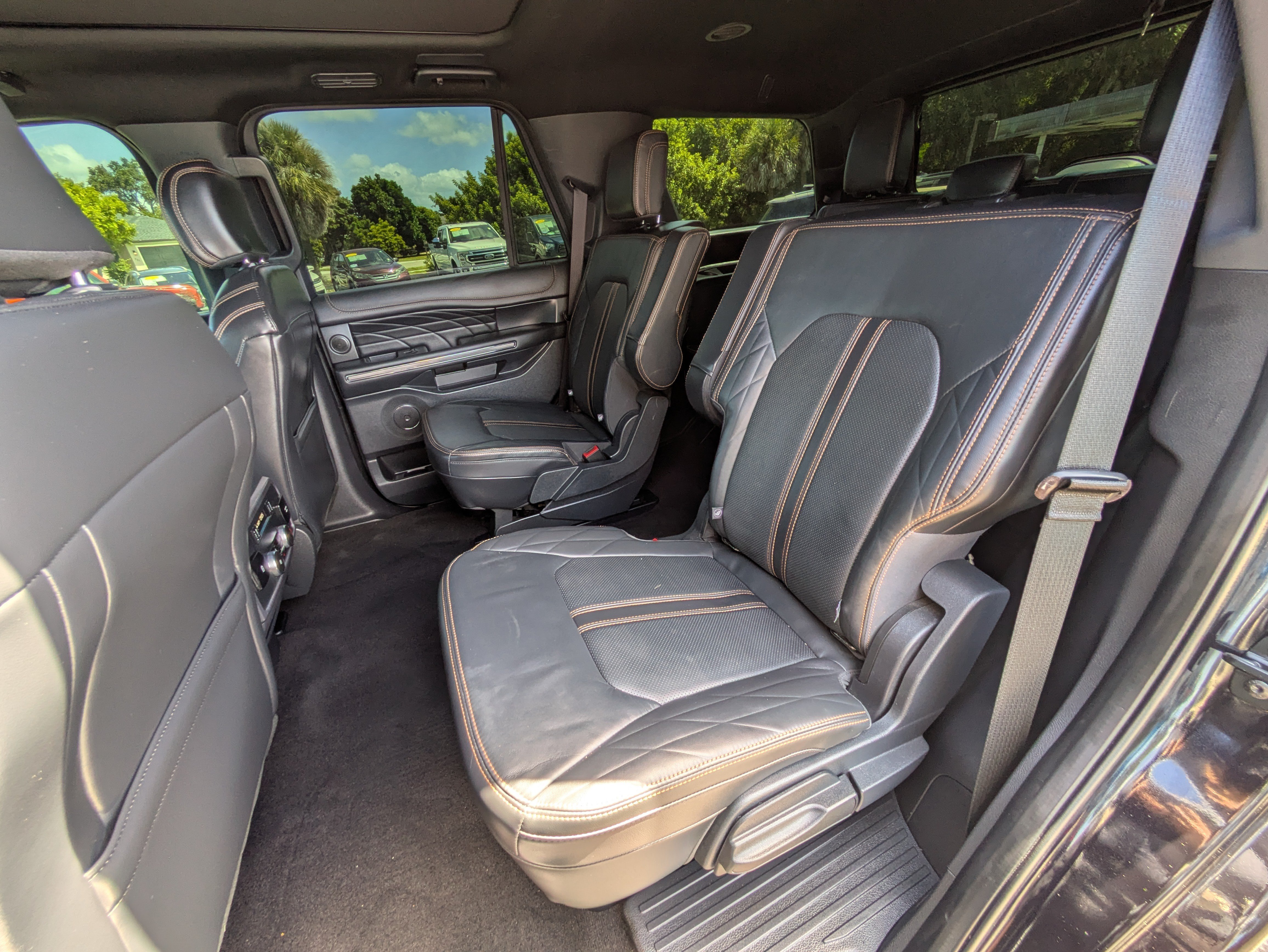 Used 2023 Ford Expedition Platinum AWD/4WD image 14