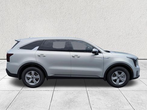 New 2026 Kia Sorento LX FWD image 2
