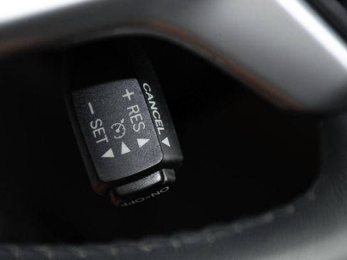 Used 2015 Toyota Highlander XLE image 36