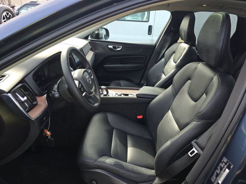 Used 2023 Volvo XC60 B5 Plus w/ Climate Package image 11