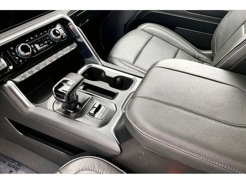 Used 2023 GMC Sierra 1500 Denali w/ Technology Package AWD/4WD image 16