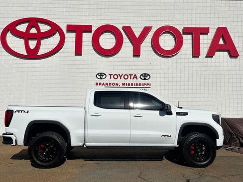 Used 2024 GMC Sierra 1500 AT4 w/ Technology Package image 4