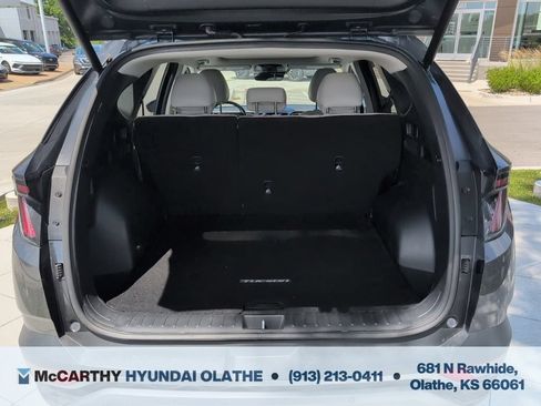 Certified 2022 Hyundai Tucson Limited w/ Cargo Package AWD/4WD image 17