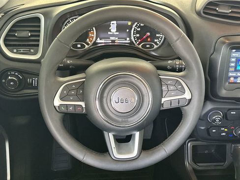 Used 2021 Jeep Renegade Latitude FWD image 15