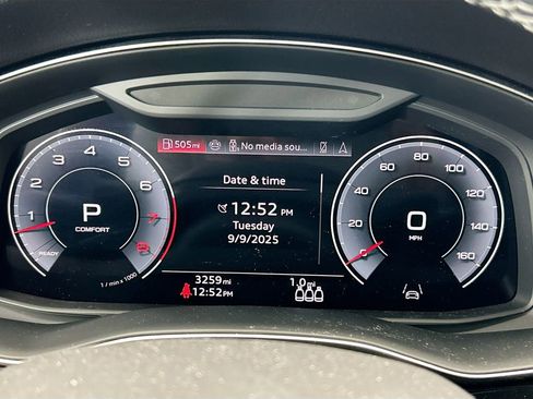 Used 2025 Audi Q8 Premium Plus w/ Premium Plus Package image 33