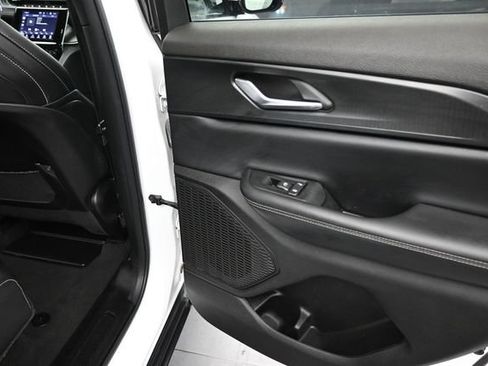 Used 2024 Jeep Grand Cherokee Altitude AWD/4WD image 24
