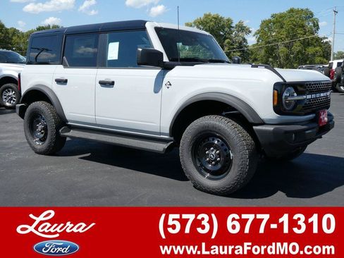 New 2026 Ford Bronco Outer Banks w/ Black Appearance Package AWD/4WD image 1