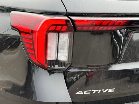 New 2026 Ford Explorer Active w/ Active Comfort Package image 9