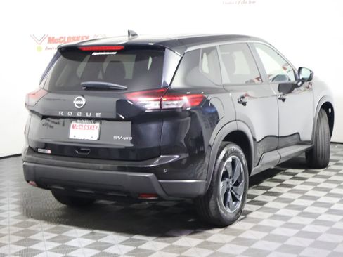 Used 2024 Nissan Rogue SV AWD/4WD image 5