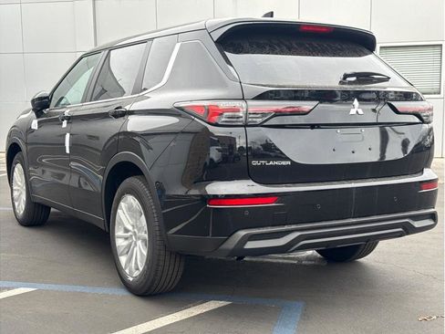 New 2026 Mitsubishi Outlander ES image 7