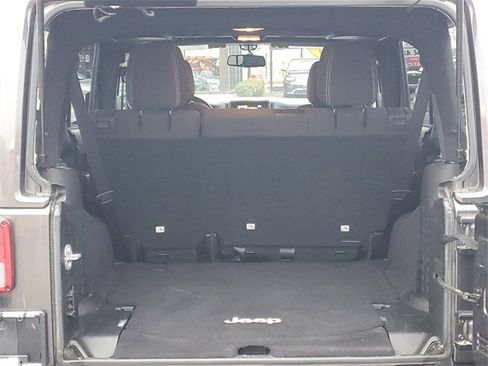 Used 2017 Jeep Wrangler Unlimited Sahara w/ Connectivity Group image 9