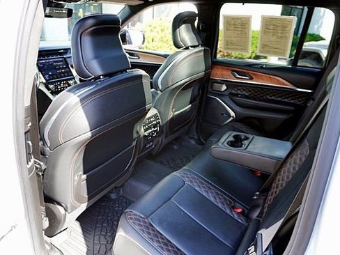 Certified 2024 Jeep Grand Cherokee Summit AWD/4WD image 19