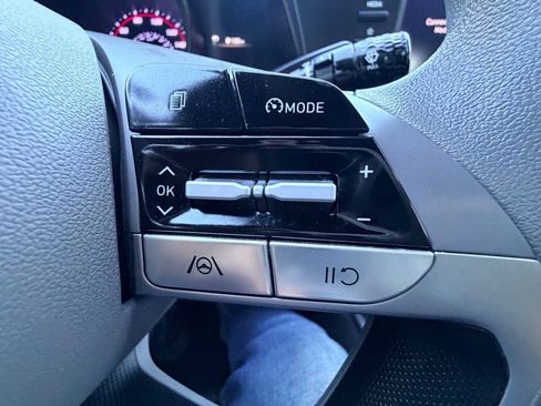 Used 2023 Hyundai Elantra SEL FWD image 6