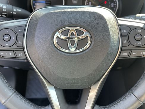 Certified 2022 Toyota RAV4 XLE Premium AWD/4WD image 19