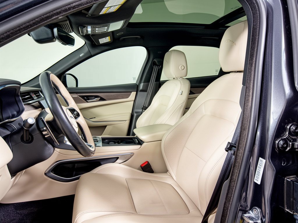 Used 2023 Jaguar F-PACE S AWD/4WD image 5