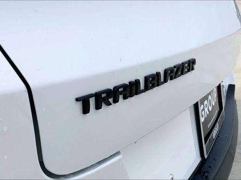 Used 2021 Chevrolet TrailBlazer RS w/ Technology Package image 27