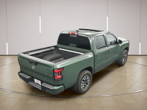 Certified 2024 Nissan Frontier SL w/ Technology Package AWD/4WD image 36