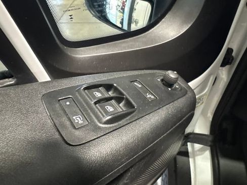 Used 2025 RAM ProMaster 2500 w/ Convenience Group FWD image 9