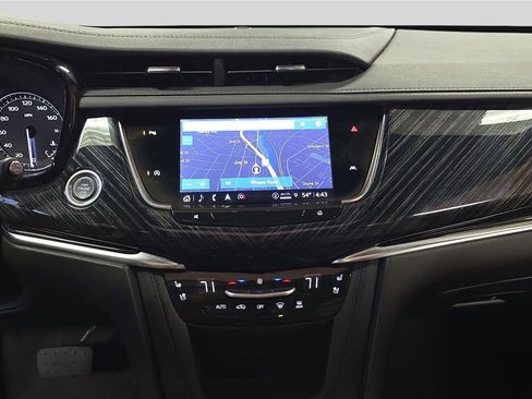 Used 2025 Cadillac XT6 Premium Luxury image 19
