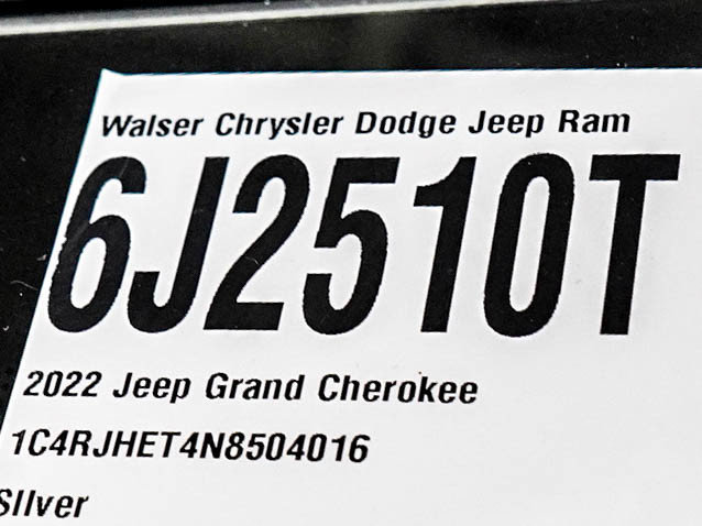 Used 2022 Jeep Grand Cherokee Summit AWD/4WD image 32