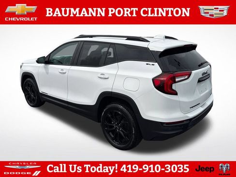 Used 2022 GMC Terrain SLE w/ Driver Convenience Package AWD/4WD image 3